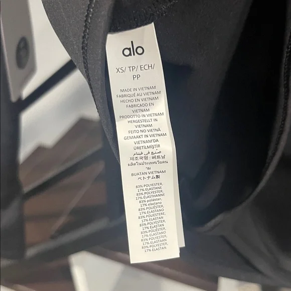 ALO Airlift Winter Warm 1/4 Zip Long Sleeve NWT XS Black Compression Ski Fleece - Picture 10 of 10